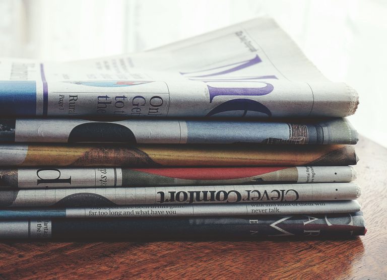 Read more about the article Gdzie wyrzucić kolorowe gazety? Do jakiego pojemnika powinny trafić?